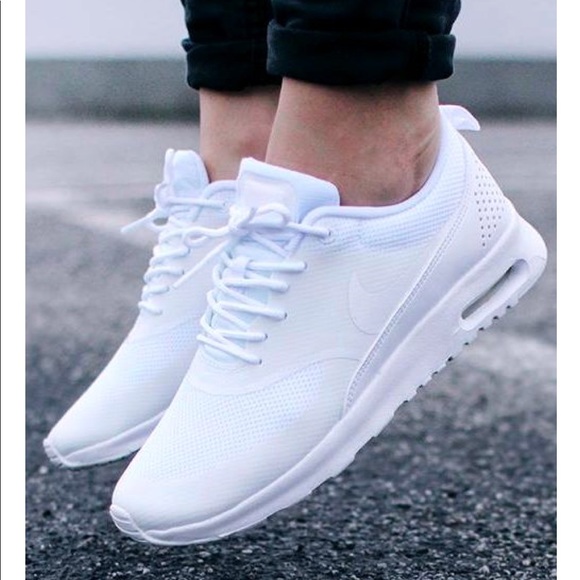 white air max tennis shoes